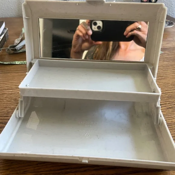 Small Caboodles cosmetic case rectangular with mirror EUC pale gray minimalist - Picture 7 of 10